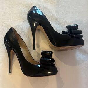 Valentino Garavani Black Patent Heels with Elegant Bow